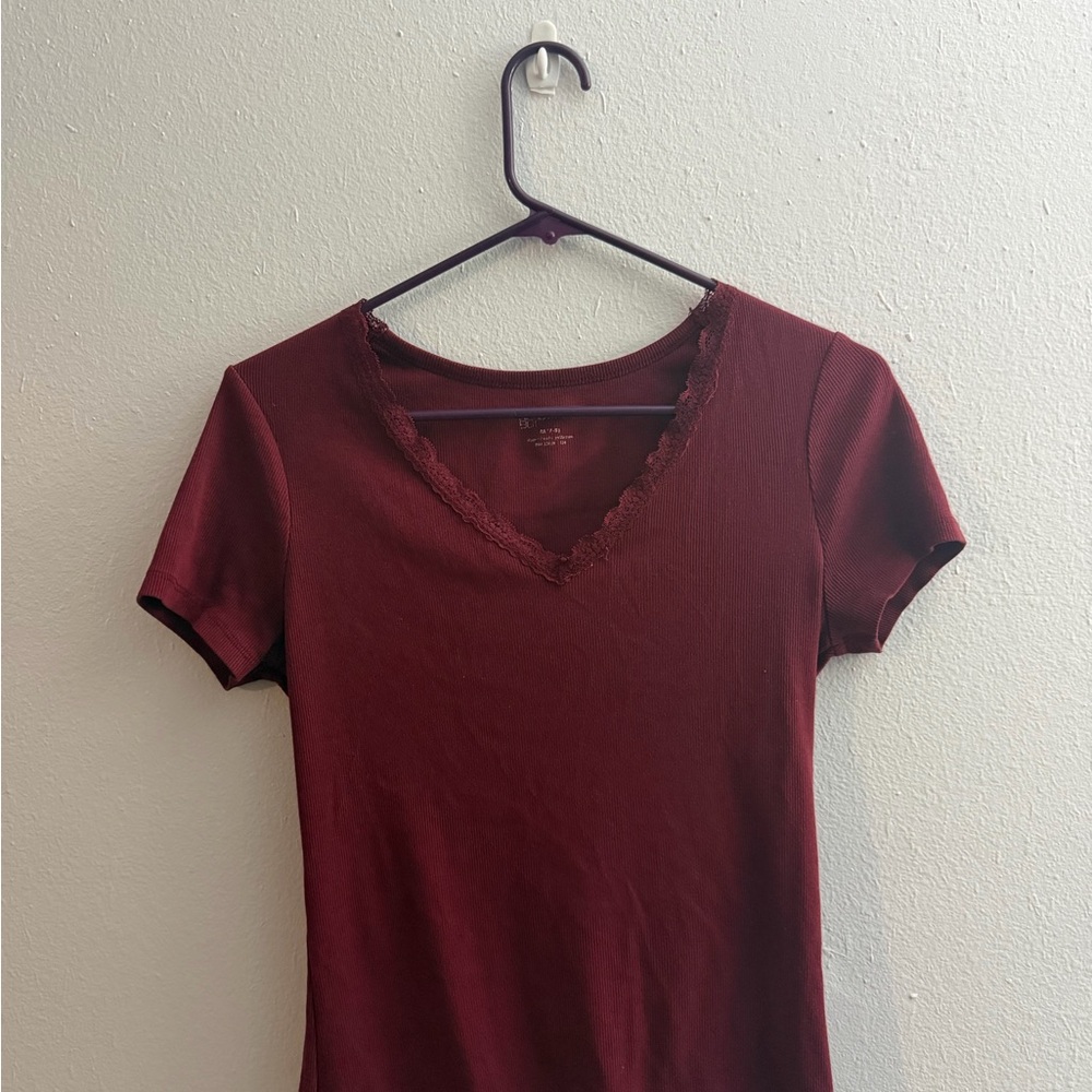 Chic Maroon V-Neck Short Sleeve Top